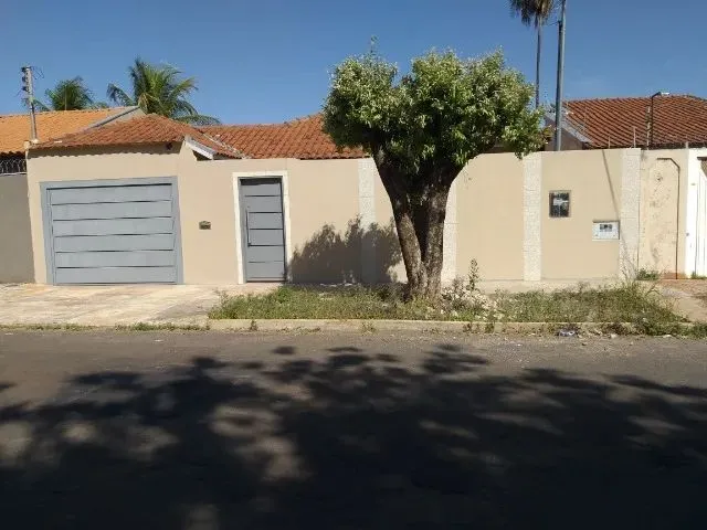 Imagem: Casa Térrea com 05 Quartos, Bairro Santo