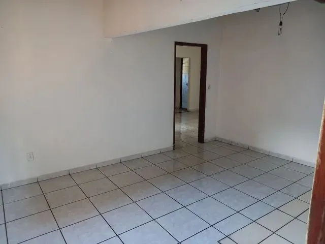 Imagem: Alugo Casa de 3 Quartos - Sagrada Família