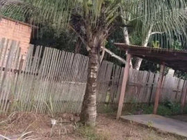 Imagem: A casa possui 2 Dormitórios, 1 Banheiro, 1 Vaga na garagem