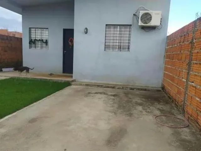 Imagem: A casa possui 2 Dormitórios, 2 Banheiros, 1 Vaga na