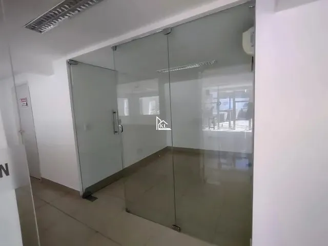 Imagem 2: Excelente Sala Comercial - 2º Andar - Perfeita Localização- 160M2 - Semi Mobiliada