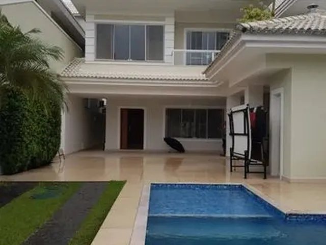 Imagem: A casa em condomínio possui 4 Dormitórios, 4 Suítes, 5