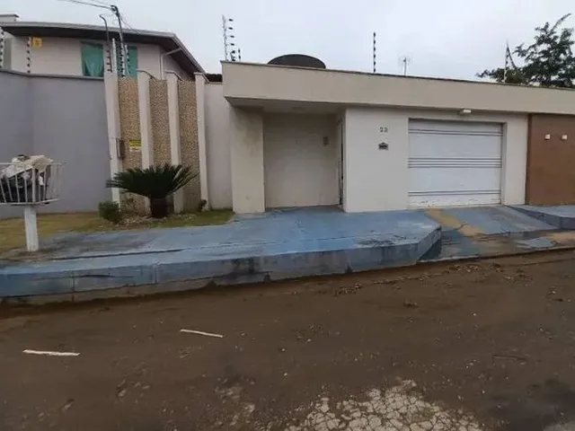 Imagem: A casa possui 3 Dormitórios, 2 Suítes, 3 Banheiros, 3
