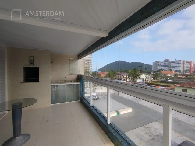 Imagem: O apartamento possui 2 Dormitórios, 1 Suíte, 2 Banheiros,