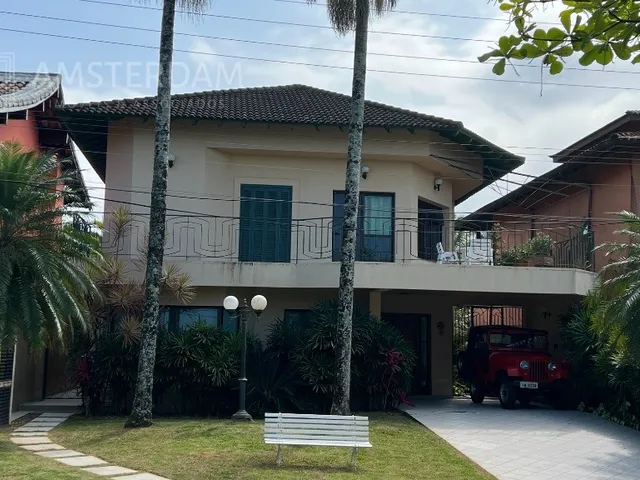 Imagem: A casa em condomínio possui 4 Dormitórios, 3 Suítes, 5