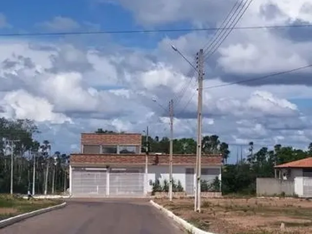 Imagem: A casa possui 3 Dormitórios, 4 Banheiros, 3 Vagas na