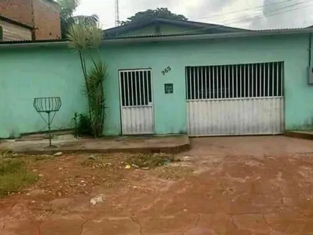 Imagem: A casa possui 2 Dormitórios, 2 Banheiros, 1 Vaga na