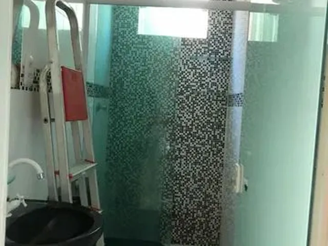 Imagem: A casa possui 2 Dormitórios, 1 Banheiro, 2 Vagas na