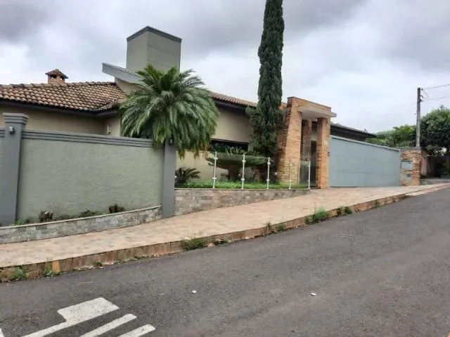 Imagem: A casa possui 5 Dormitórios, 4 Suítes, 5 Banheiros, 5