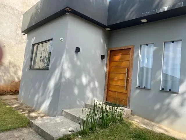 Imagem 1: Casa com Quintal Grande e Gramado