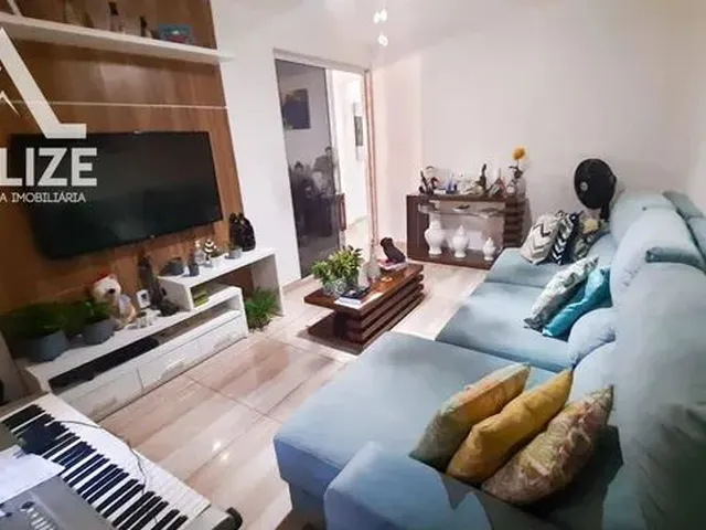 Imagem: A casa possui 5 Dormitórios, 1 Suíte, 5 Banheiros, 3