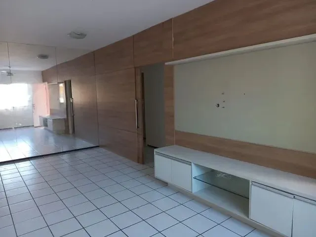Imagem: A casa em condomínio possui 3 Dormitórios, 1 Suíte, 2