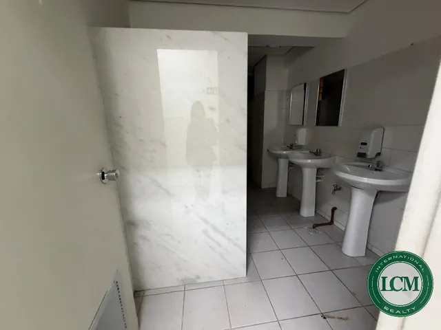 Imagem 2: Sala comercial com 25 vagas de garagem - Curitiba