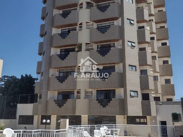 Imagem: O apartamento possui 4 Dormitórios, 1 Suíte, 2 Banheiros,