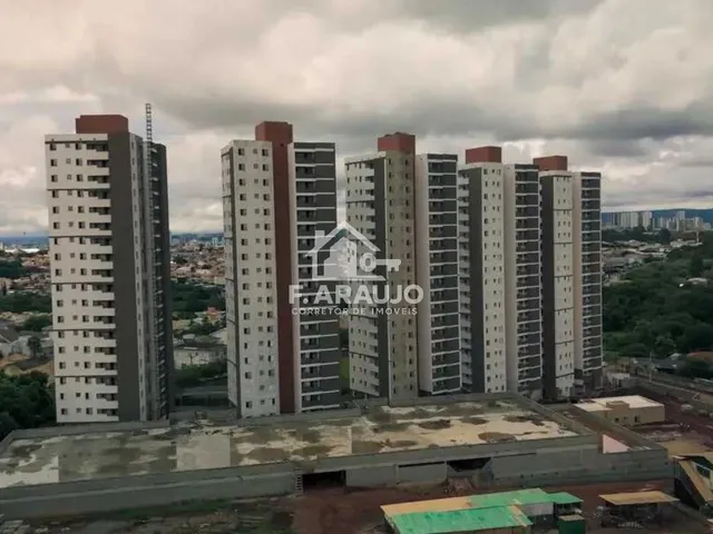 Imagem: O apartamento possui 1 Dormitório, 1 Banheiro, 2 Vagas na