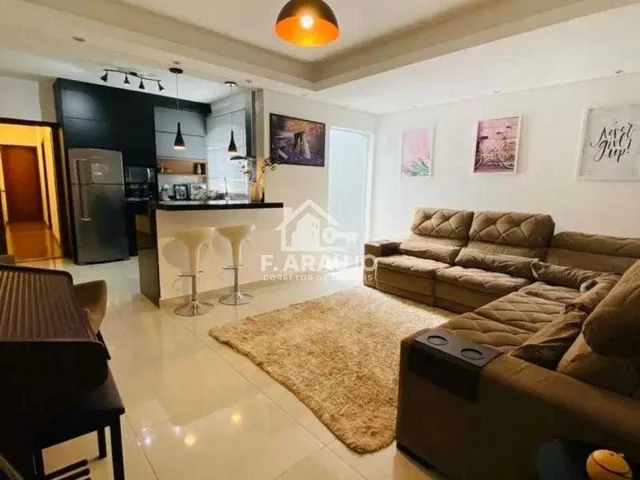 Imagem: Casa À Venda com 3 Dormitórios, Área