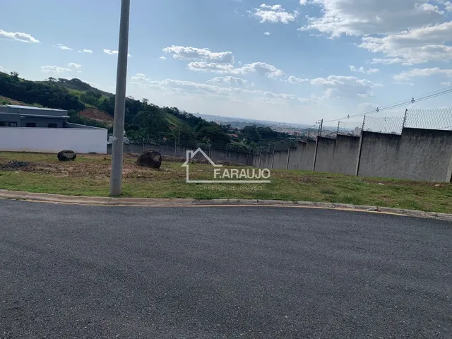 Imagem: Terreno À Venda em Condominio Fechado em