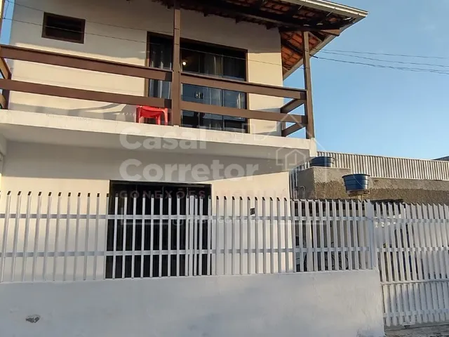 Imagem: CASA ESPAÇOSA COM 3 DORMITÓRIOS EM BAIRRO