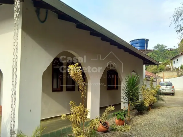 Imagem: ESPAÇOSA CASA COM PISCINA E POMAR EM BAIRRO
