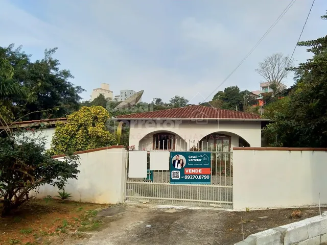 Imagem 16: ESPAÇOSA CASA COM PISCINA E POMAR EM BAIRRO COMPLETO