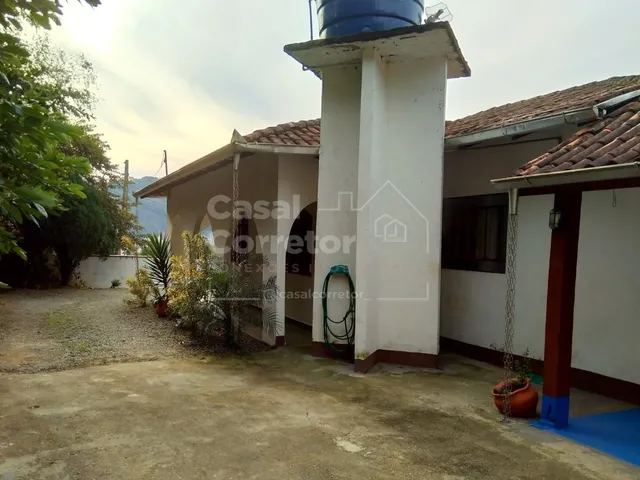 Imagem 12: ESPAÇOSA CASA COM PISCINA E POMAR EM BAIRRO COMPLETO