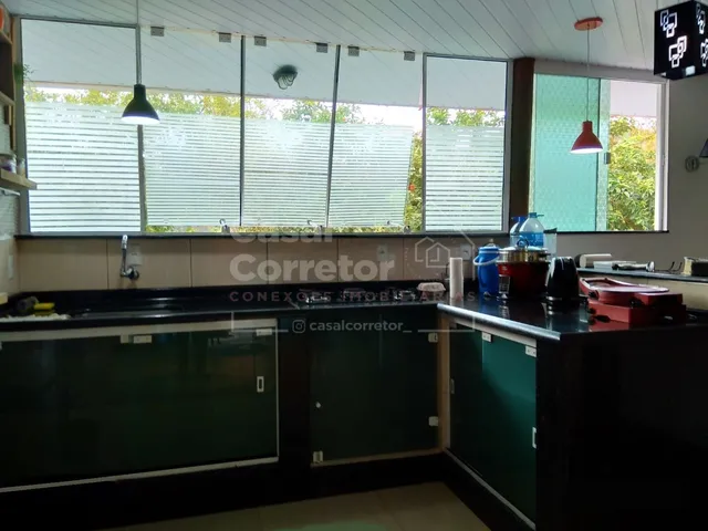 Imagem 7: ESPAÇOSA CASA COM PISCINA E POMAR EM BAIRRO COMPLETO