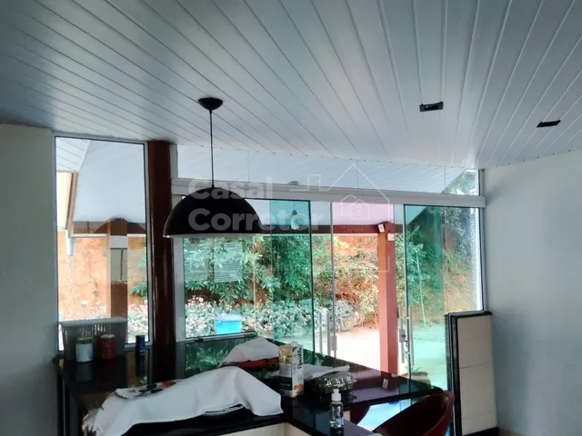 Imagem 14: ESPAÇOSA CASA COM PISCINA E POMAR EM BAIRRO COMPLETO