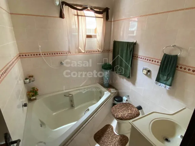 Imagem 10: CASA DE ALVENARIA DE 220m² COM 4 DORMITÓRIOS SENDO 1 SUÍTE