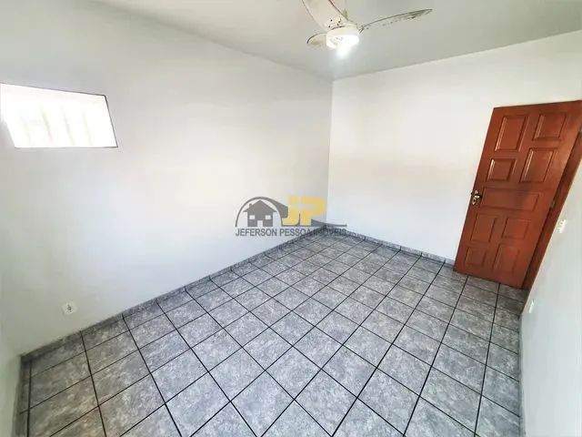 Imagem 4: Casa Comercial com 180M², 3 Quartos, Terraço Amplo no Interior de Jardim Limoeiro