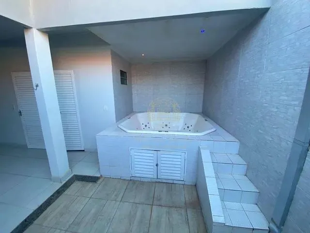 Imagem 4: Casa Mobiliada a Venda no Condomínio Rio Coxipó com Jacuzzi e Garagem Coberta