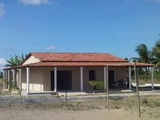 Imagem: A casa possui 3 Dormitórios, 1 Banheiro, 3 Vagas na