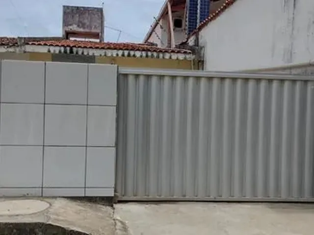 Imagem: A casa possui 2 Dormitórios, 2 Suítes, 2 Banheiros e