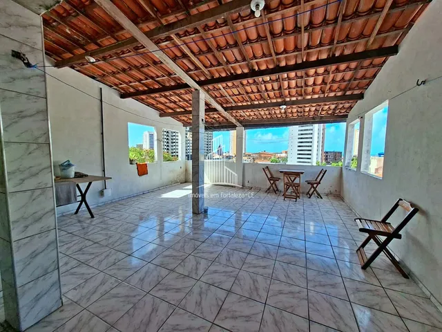 Imagem: A casa possui 11 Dormitórios, 2 Suítes, 7 Banheiros, 138m²