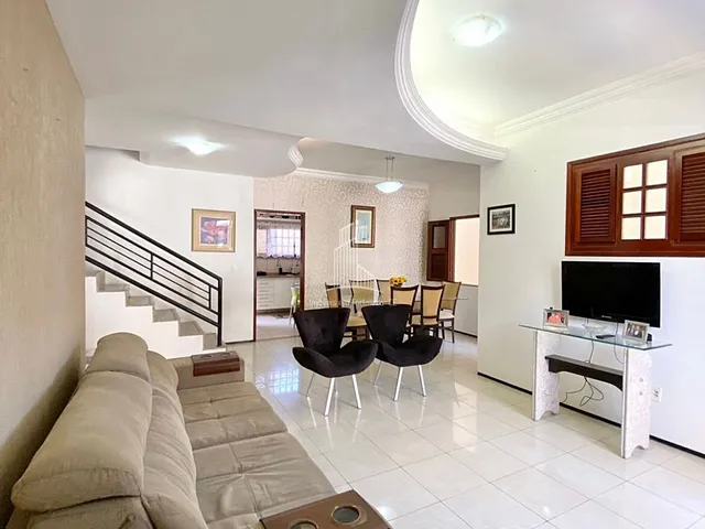 Imagem: A casa em condomínio possui 7 Dormitórios, 4 Suítes, 6