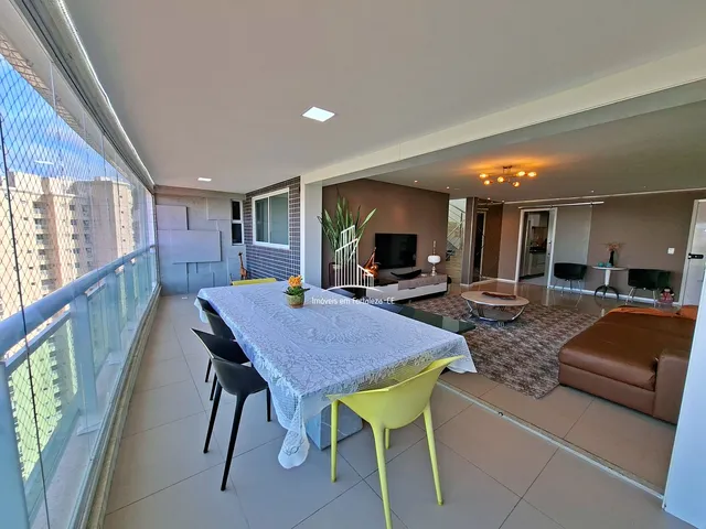 Imagem: A casa possui 5 Dormitórios, 5 Suítes, 7 Banheiros, 4