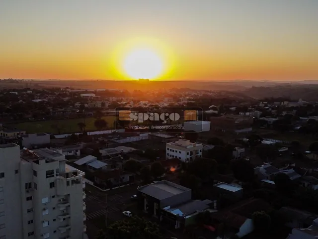 Imagem: O apartamento possui 3 Dormitórios, 3 Suítes, 1 Banheiro