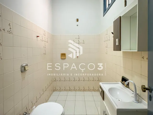 Imagem 5: Sala comercial no centro com 95 m², com divisórias para escritório