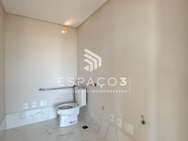 Imagem 8: Sala Comercial com 201,21 M² no centro, com elevador e 01 vaga de garagem