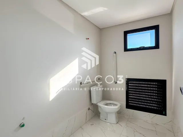Imagem 9: Sala Comercial com 201,21 M² no centro, com elevador e 01 vaga de garagem