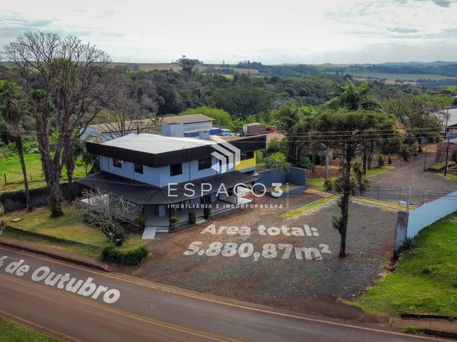 Imagem: Terreno e infraestrutura comercial em frente