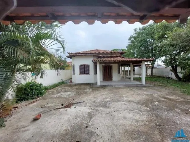 Imagem: A casa possui 2 Dormitórios, 1 Suíte, 3 Banheiros, 2