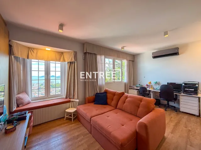 Imagem 8: Casa Residencial 4 Quartos (sendo 2 Suítes) e 2 Vagas - CENTRO