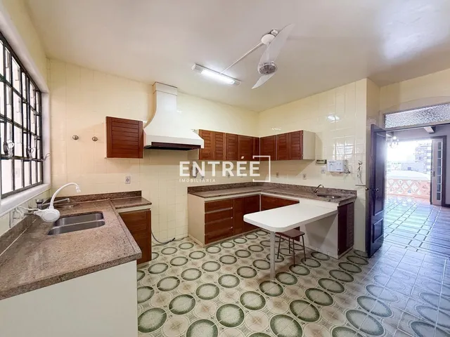 Imagem 8: Casa 4 Quartos (sendo 1 Suíte) e 4 Vagas - Agronômica