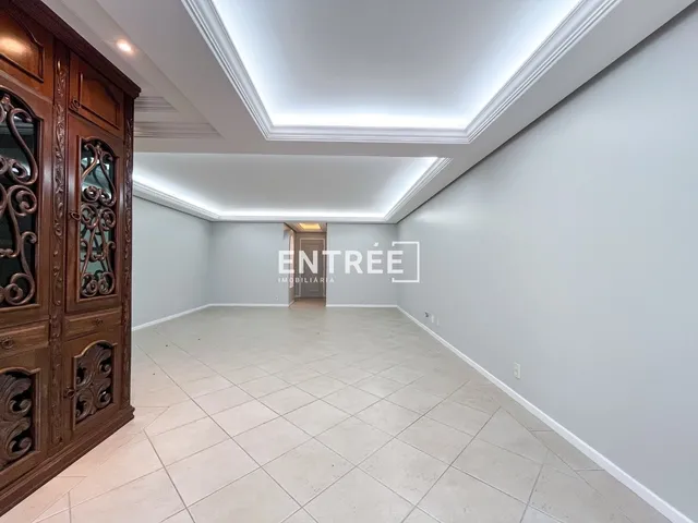 Imagem: O apartamento possui 3 Dormitórios, 1 Suíte, 4 Banheiros,