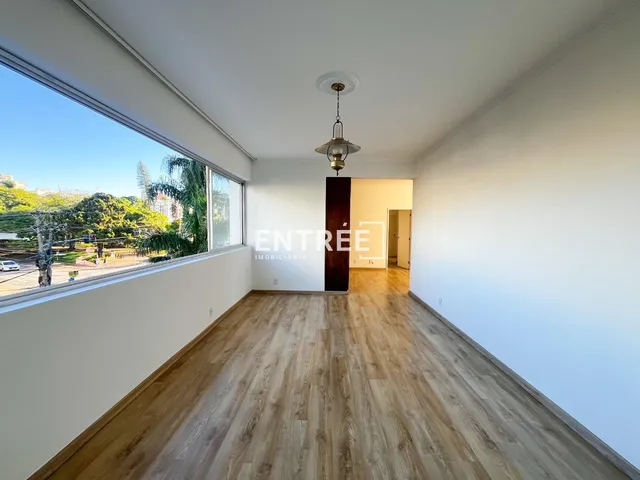 Imagem: O apartamento possui 4 Dormitórios, 1 Suíte, 4 Banheiros,
