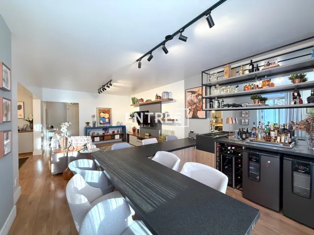 Imagem: O apartamento possui 4 Dormitórios, 1 Suíte, 4 Banheiros,