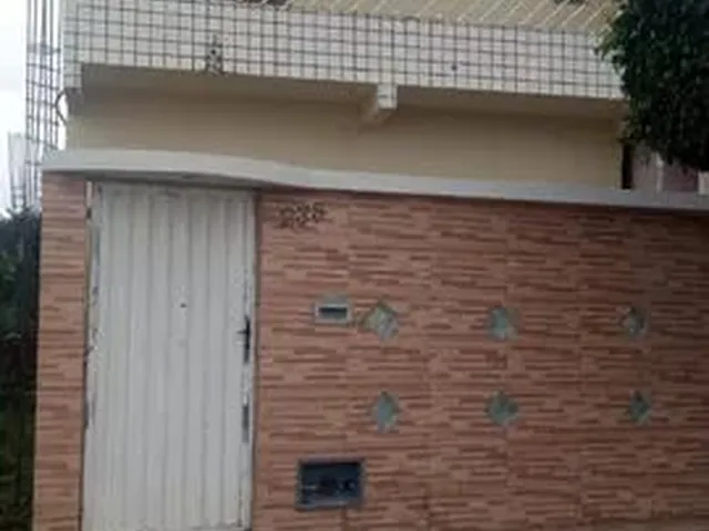 Imagem: A casa possui 4 Dormitórios, 2 Suítes, 3 Banheiros e