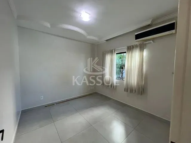 Imagem 4: Casa para Locação e Vendas no Centro, 3 Quartos + 1 Suíte Master, Piscina