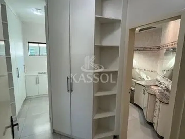 Imagem 2: Casa para Locação e Vendas no Centro, 3 Quartos + 1 Suíte Master, Piscina