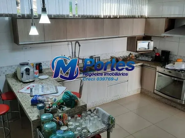 Imagem: A casa possui 4 Dormitórios, 4 Suítes, 4 Banheiros, 4